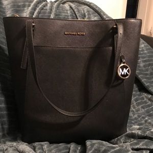 Michael Kors Voyager large tote